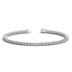 Detail view of 4.00 ct lab-grown diamond tennis bracelet in 14K Solid Gold, four-prong setting — DEEVE