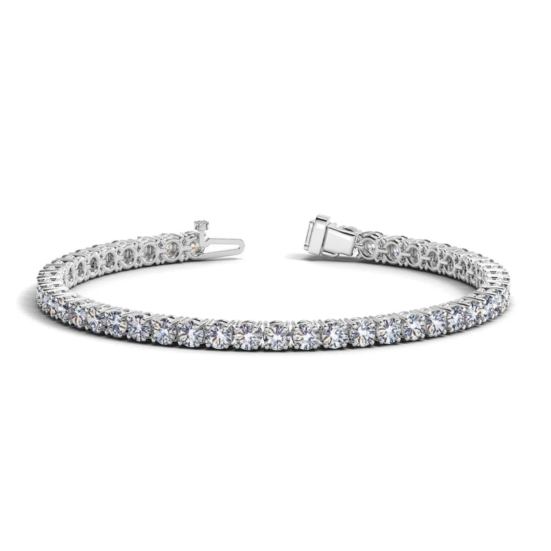 Detail view of 8.00 ct lab-grown diamond tennis bracelet in 14K Solid Gold, four-prong setting — DEEVE
