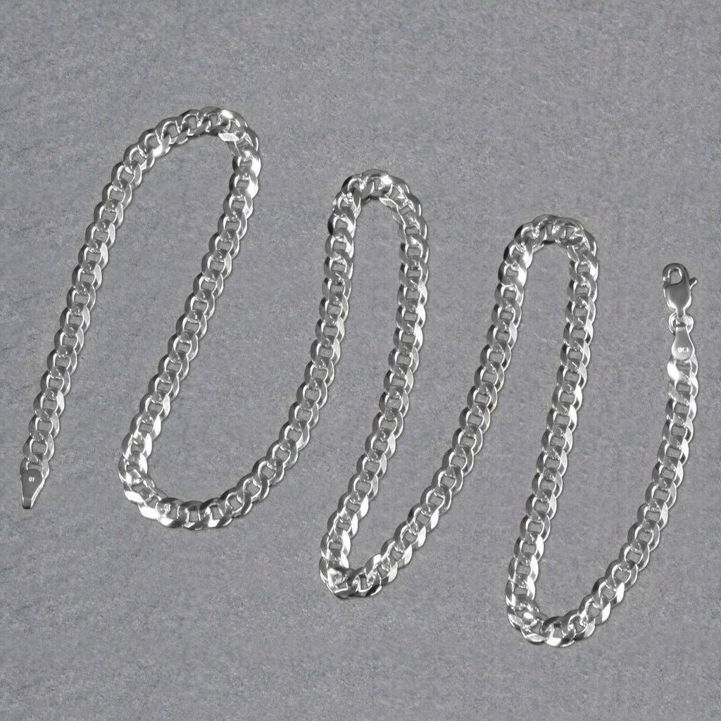 Curb chain in 14K white gold laid out in loops