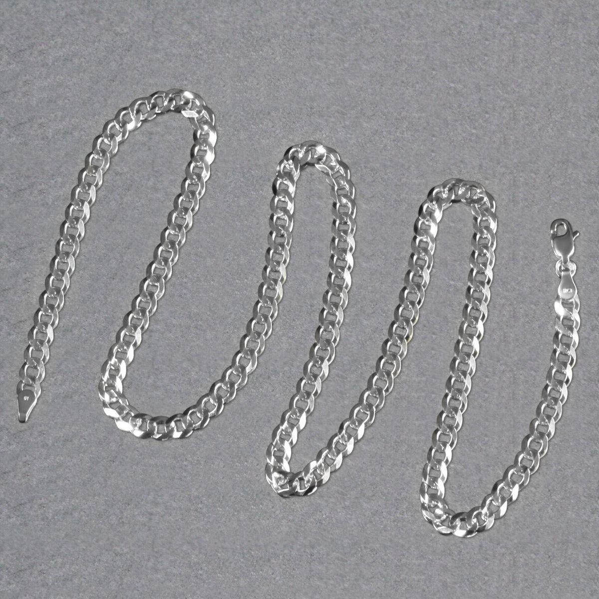 Curb chain in 14K white gold laid out in loops