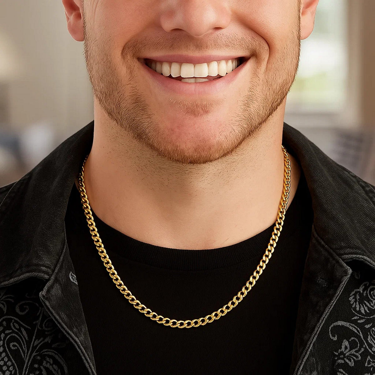 4.70mm curb chain in 14K yellow gold worn with a dark jacket and T-shirt