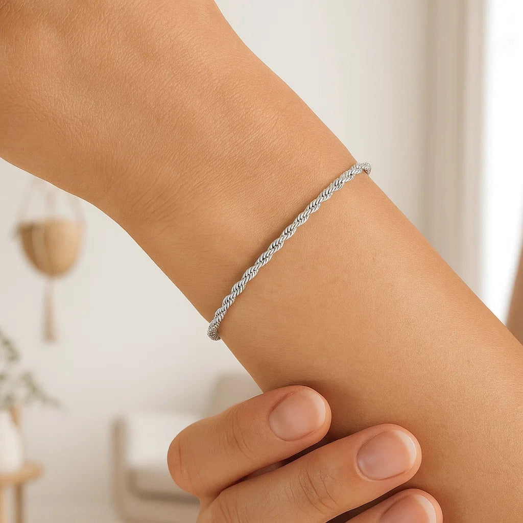 Rope bracelet in 14K white gold worn on the wrist