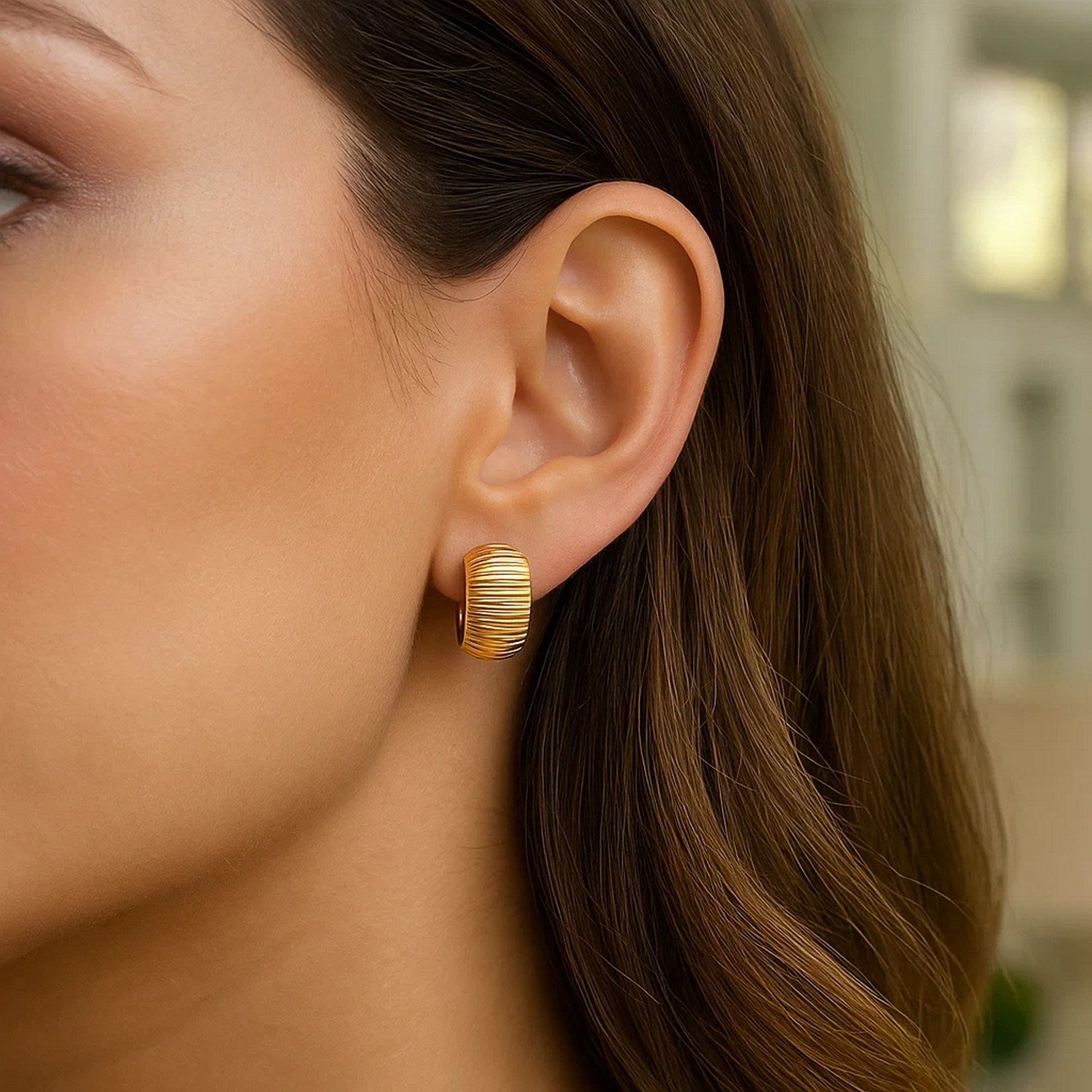Diamond-Cut Huggie Hoop Earrings in 14K Yellow Gold