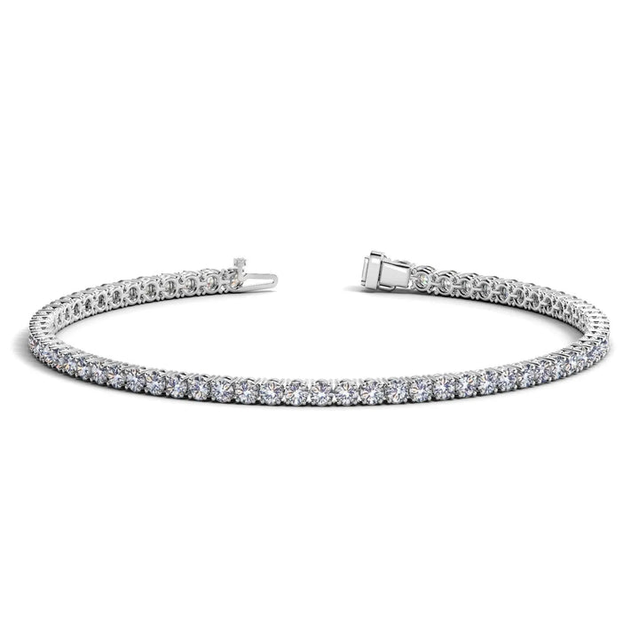 Detail view of 3.00 ct lab-grown diamond tennis bracelet in 14K Solid Gold, four-prong setting — DEEVE