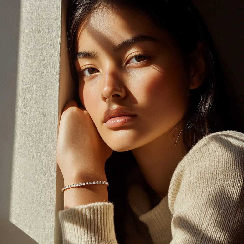 Side profile of 3.00 ct lab-grown diamond tennis bracelet in 14K Solid Gold, box clasp — DEEVE